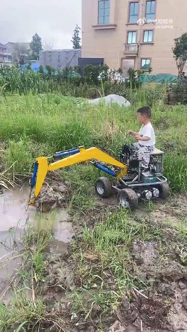 自从家里买了长脚的家具之后，我和老婆没有睡过一天好觉...截图
