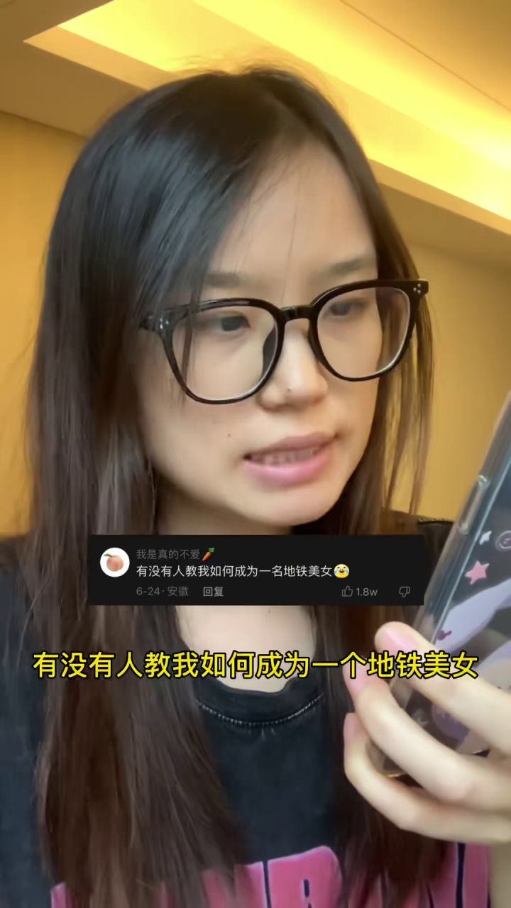 明星撞脸很正常,居然还有明星撞脸「插座」!倒是头一回见...截图