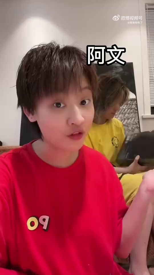深夜在路边看到一辆全钻的劳斯莱斯,不懂就问,喝醉了吐车上也是 200 块吗?截图
