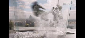 体验一下浩克甩人的快感。