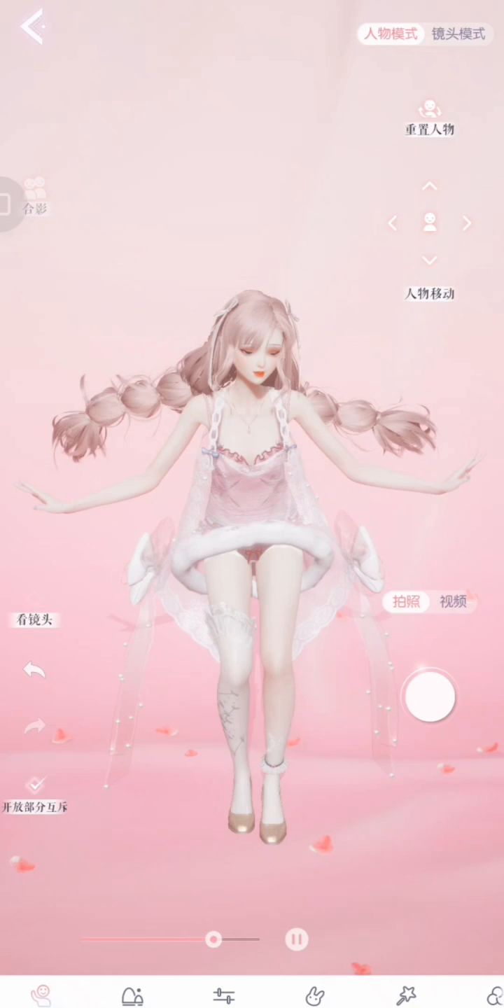 女鹅变装舞,技术比较粗糙只能这样截图