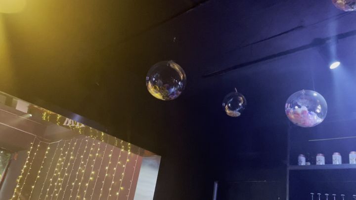喝个酒这bgm有点耳熟啊截图