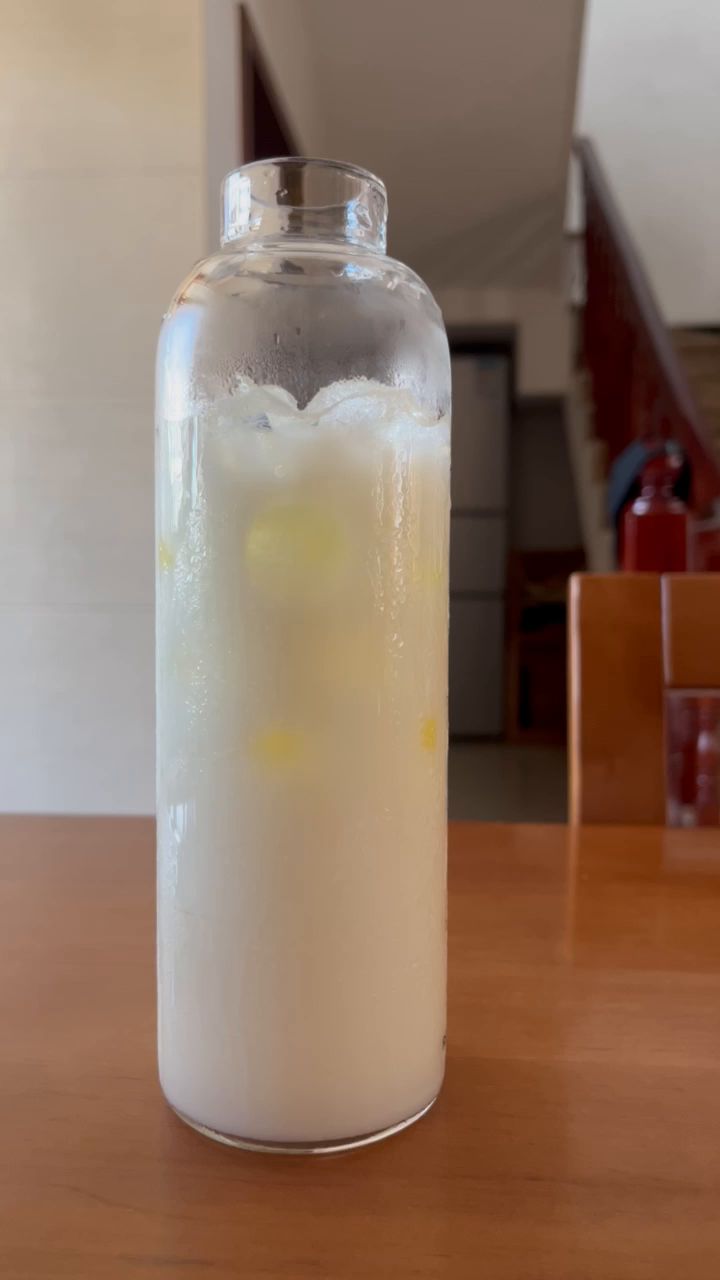 来喝一杯自制牛奶冰拿铁罢截图