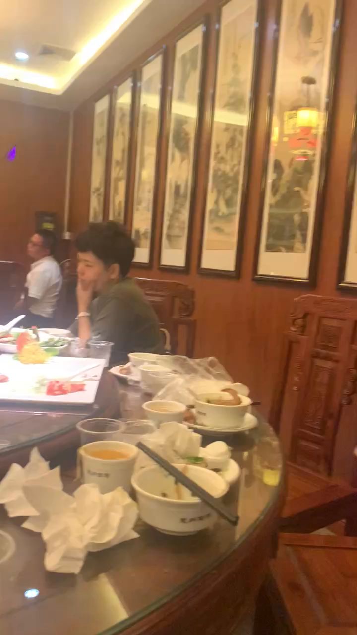 与各公司老板一起吃晚餐截图