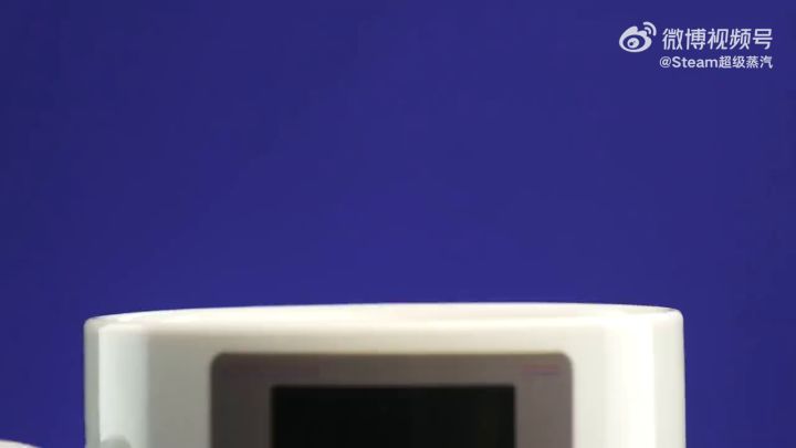 倒满热水就可以正常游玩的Game Boy游戏机水杯好炫酷截图