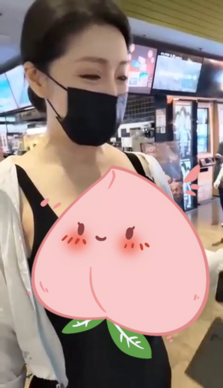 甩蜜蜂的美女故事截图