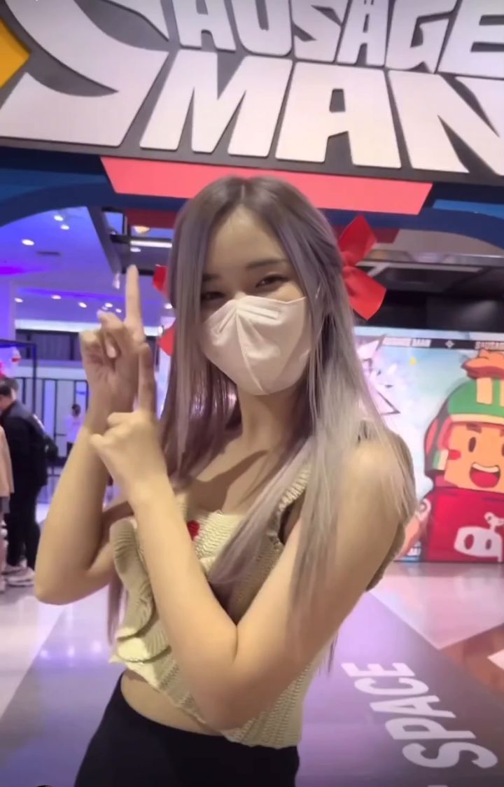 誰不喜歡一位逛你游展子的越南小姐姐呢🇻🇳截图