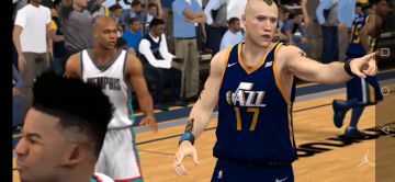 双脚起跳抓式扣篮