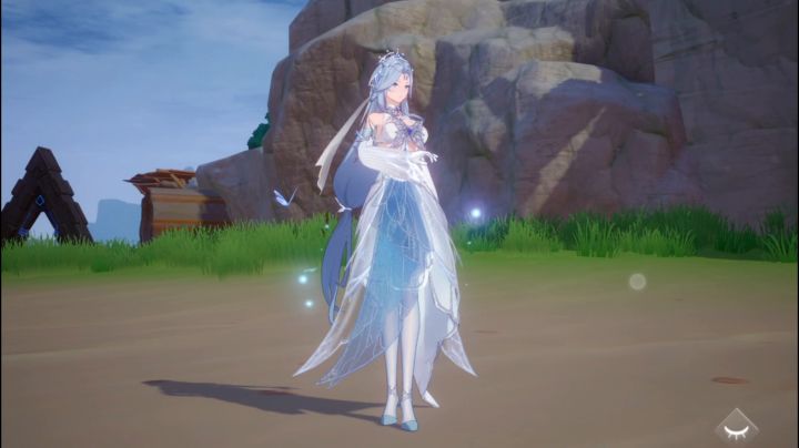 菲欧娜高定拟态待机动作,高定武器技能特效展示截图