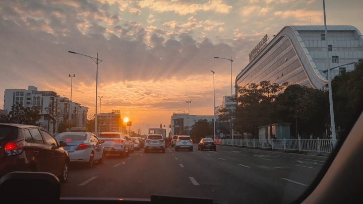 时光很浅,我们都未能刻下誓言,时光很短,我们都未来得及说再见截图