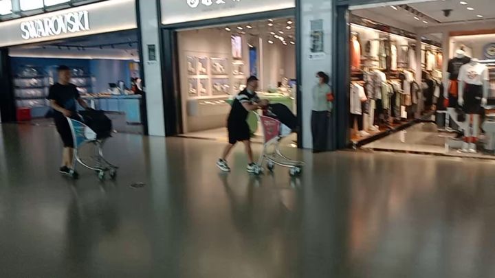 家人们,到机场啦截图