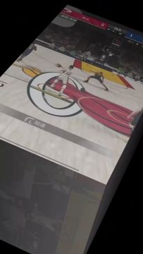 NBA2K手游今日首发上线，9支球队压轴送祝福