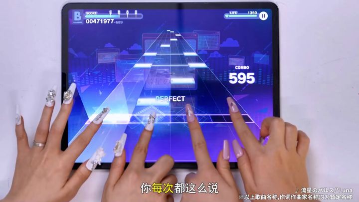 风靡全球的角色养成音乐手游，今日公测！截图