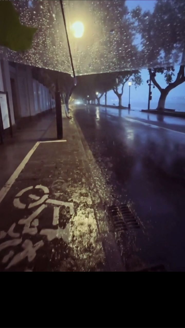 下雨了,你会来给我送伞吗?截图