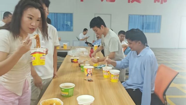 吃点饭去买衣服呢,阿娇喘不过气了我就去找你了啊!截图