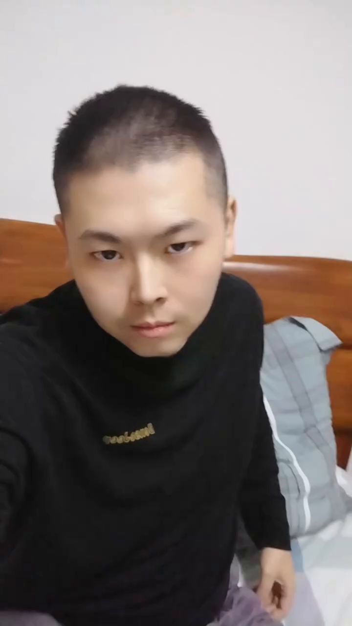 神坡农二展示帅气颜值有点像地下城与勇士鬼剑士锐利的眼神太帅了截图